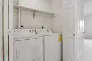 1204 Colonial Ave, Bloomington, IL 61701 - Photo 9