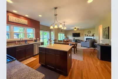 445 E Becker Place, Sycamore, IL 60178 - Photo 9