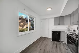 31 Wellington Ave, Mundelein, IL 60060 - Photo 11