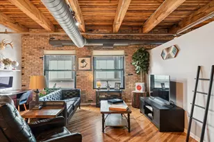 225 W Huron St, Chicago, IL 60610 - Photo 5