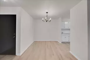 1785 Grosvenor Cir, Wheaton, IL 60189 - Photo 5