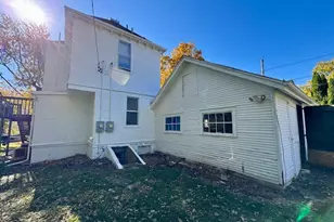 506 E Chestnut St, Bloomington, IL 61701 - Photo 9