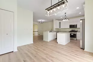 563 Grosvenor Ln, Aurora, IL 60504 - Photo 9