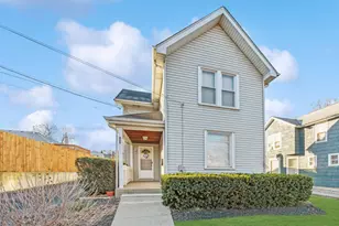 425 E 9th St, Lockport, IL 60441 - Photo 1