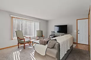 480 Westwood Ct, Crystal Lake, IL 60014 - Photo 3