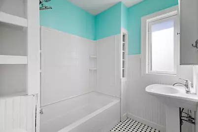 290 E 1st Avenue, Clifton, IL 60927 - Photo 9