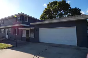 2300 Greengold St, Crest Hill, IL 60403 - Photo 3