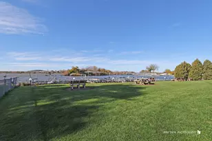 52 N Pistakee Lake Rd, Fox Lake, IL 60020 - Photo 15