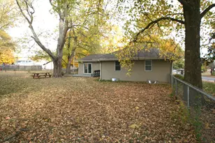 204 E 4th St, Mackinaw, IL 61755 - Photo 21