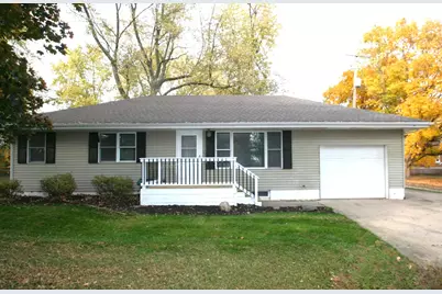 204 E 4th Street, Mackinaw, IL 61755 - Photo 1