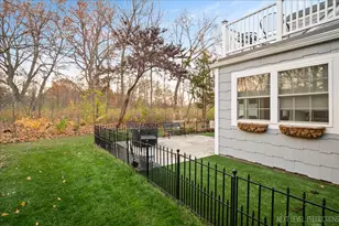 92 Whittington Course, Saint Charles, IL 60174 - Photo 3