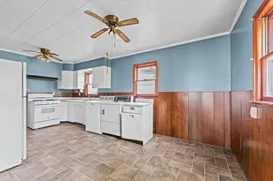 218 W Elm St, Hoopeston, IL 60942 - Photo 9