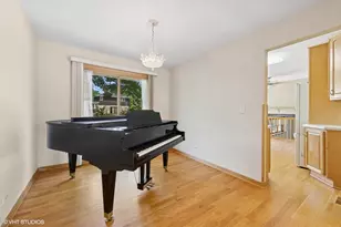 7769 Danbury Dr, Darien, IL 60561 - Photo 5