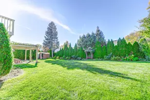 7832 Adams St, Darien, IL 60561 - Photo 5