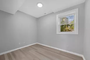 8404 S Exchange Ave, Chicago, IL 60617 - Photo 39