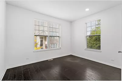 821 Lexington Circle E, Des Plaines, IL 60016 - Photo 13