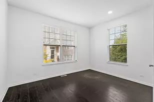 821 Lexington Cir E, Des Plaines, IL 60016 - Photo 13