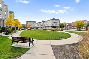 821 Lexington Cir E, Des Plaines, IL 60016 - Photo 27