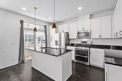 821 Lexington Circle E, Des Plaines, IL 60016 - Photo 9