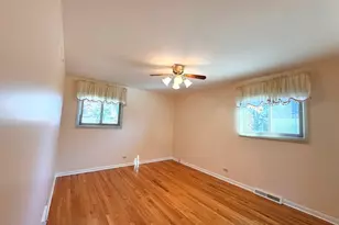 1042 W Central Rd, Mount Prospect, IL 60056 - Photo 17