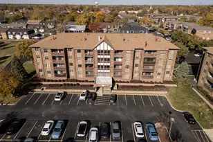 10420 Circle Dr, Oak Lawn, IL 60453 - Photo 1