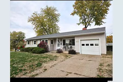 822 North Branch Ave, Quincy, IL 62301 - Photo 1