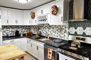 327 Tulsa Ave, Carpentersville, IL 60110 - Photo 15