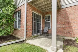 100 White Oak Ct, Schaumburg, IL 60195 - Photo 23