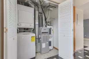 100 White Oak Ct, Schaumburg, IL 60195 - Photo 21