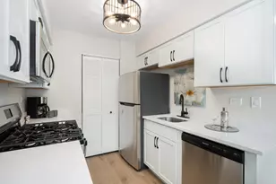 823 Cambridge Pl, Wheeling, IL 60090 - Photo 9