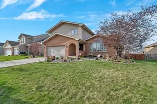 605 High Grove Dr, Minooka, IL 60447 - Photo 3