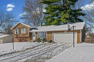 411 Weathering Dr, Mahomet, IL 61853 - Photo 3