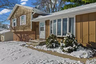 411 Weathering Dr, Mahomet, IL 61853 - Photo 5