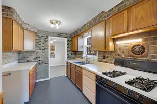 14237 S Green Bay Ave, Burnham, IL 60633 - Photo 9