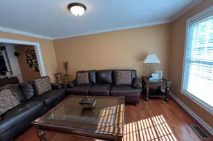 1338 Fair Oaks Ave, Crystal Lake, IL 60014 - Photo 9