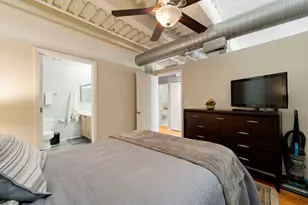 2911 N Western Ave, Chicago, IL 60618 - Photo 13