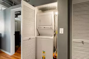 2911 N Western Ave, Chicago, IL 60618 - Photo 19