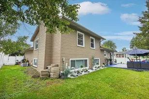 1860 Burr Ridge Dr, Hoffman Estates, IL 60192 - Photo 31