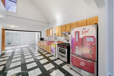 9018 S Brandon Avenue, Chicago, IL 60617 - Photo 11