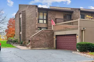 351 S Dominion Dr, Wood Dale, IL 60191 - Photo 1