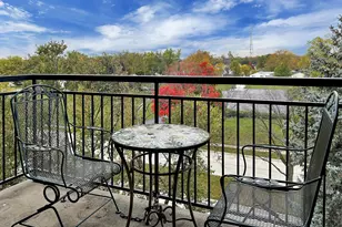 3451 N Carriageway Dr, Arlington Heights, IL 60004 - Photo 3