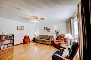 107 S Sheridan Ave, Watseka, IL 60970 - Photo 9