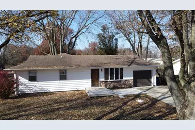 107 S Sheridan Avenue, Watseka, IL 60970 - Photo 1