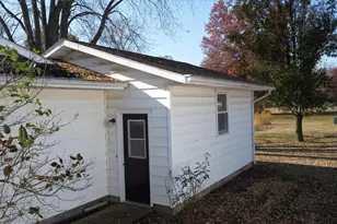 107 S Sheridan Ave, Watseka, IL 60970 - Photo 5