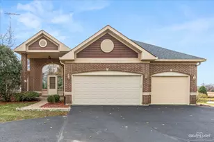 675 White Pine Cir, Lake in the Hills, IL 60156 - Photo 3