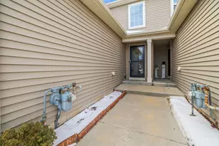 748 Florence St, Hampshire, IL 60140 - Photo 3