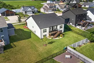 2621 Shale Rd, Normal, IL 61761 - Photo 9