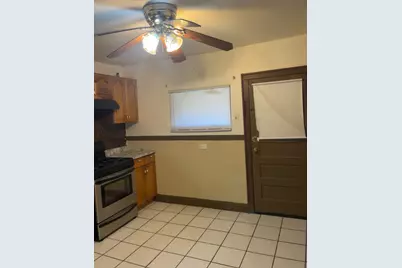 10427 S Avenue H Avenue, Chicago, IL 60617 - Photo 7