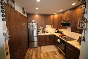 1700 Robin Ln, Hoffman Estates, IL 60169 - Photo 7