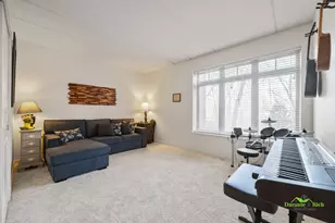 425 N Benjamin Dr, Vernon Hills, IL 60061 - Photo 9